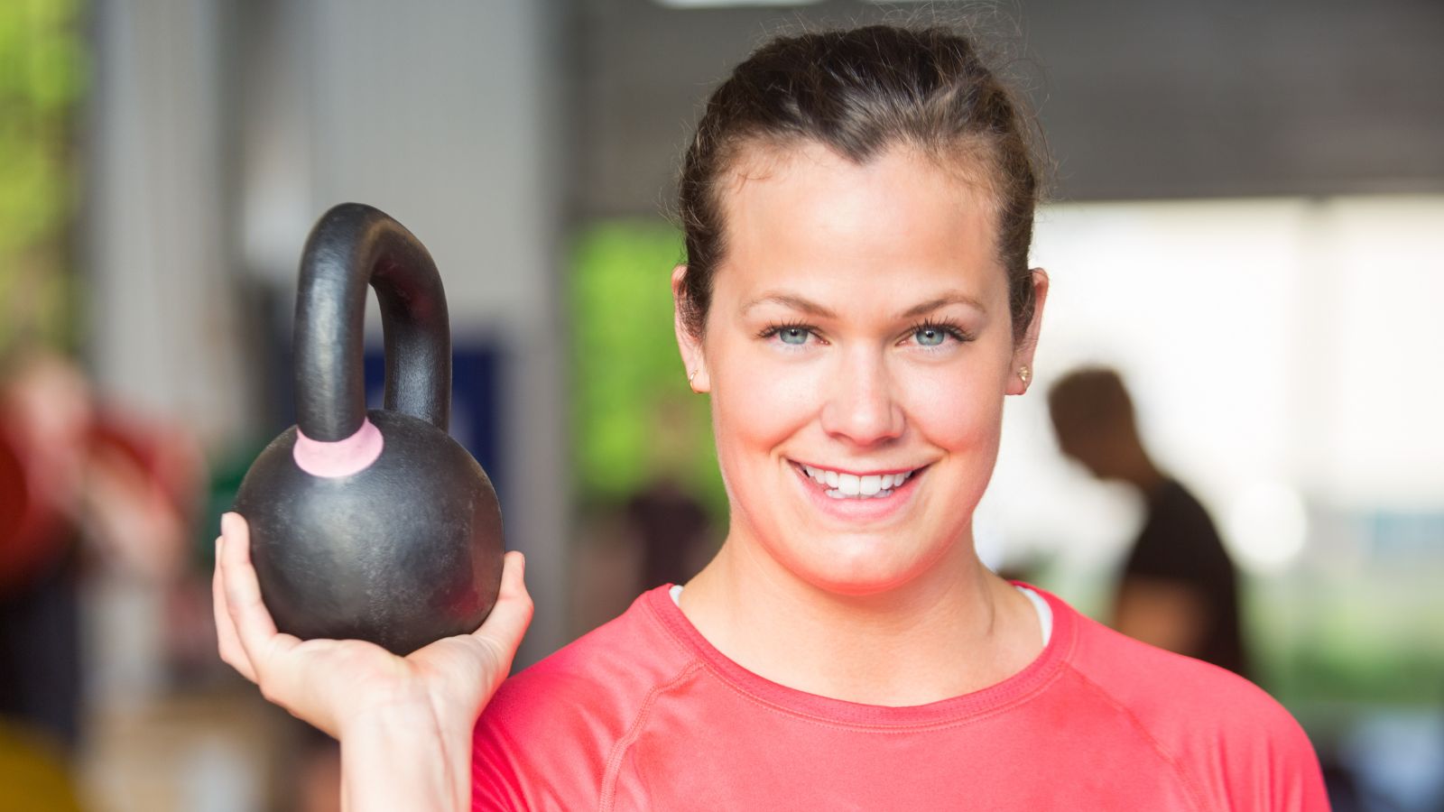 Person i tr&auml;ningslokal.