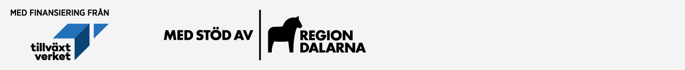 Restaurangkockar lagar mat i ett restaurangkök